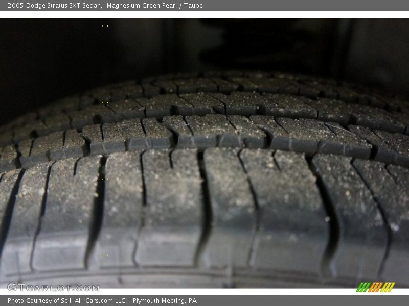 Magnesium Green Pearl / Taupe 2005 Dodge Stratus SXT Sedan