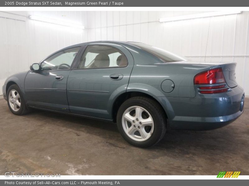 Magnesium Green Pearl / Taupe 2005 Dodge Stratus SXT Sedan