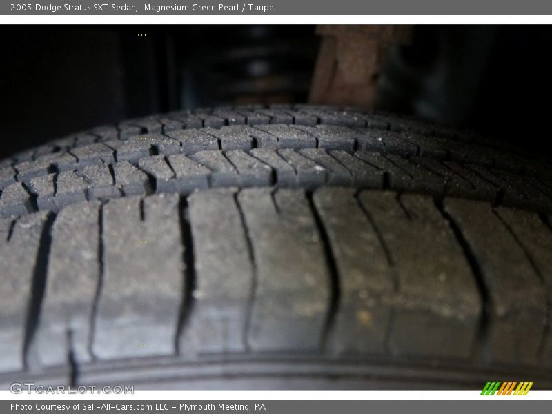 Magnesium Green Pearl / Taupe 2005 Dodge Stratus SXT Sedan