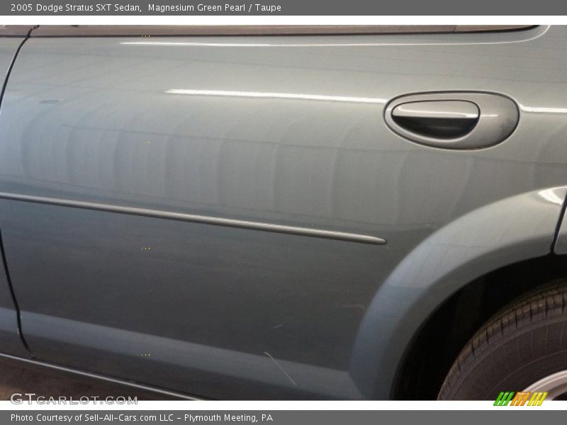 Magnesium Green Pearl / Taupe 2005 Dodge Stratus SXT Sedan