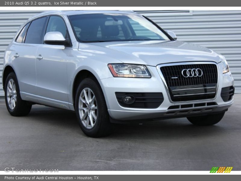 Front 3/4 View of 2010 Q5 3.2 quattro
