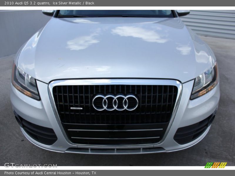 Ice Silver Metallic / Black 2010 Audi Q5 3.2 quattro
