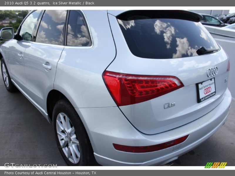 Ice Silver Metallic / Black 2010 Audi Q5 3.2 quattro