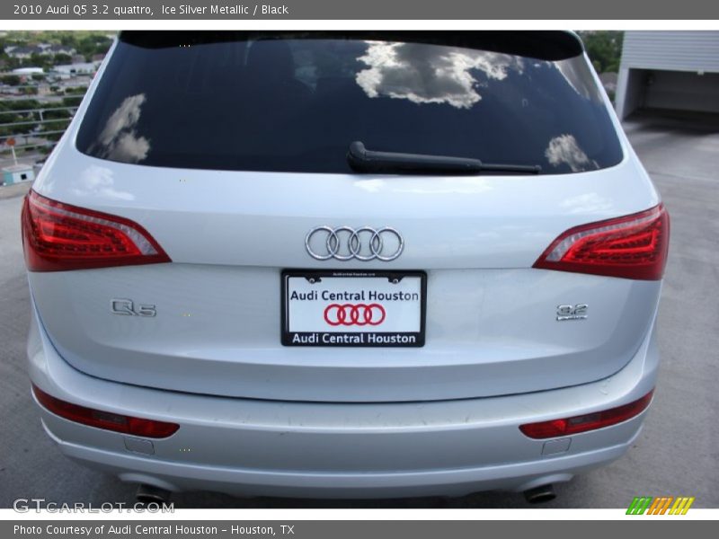 Ice Silver Metallic / Black 2010 Audi Q5 3.2 quattro
