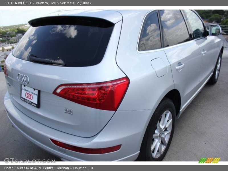 Ice Silver Metallic / Black 2010 Audi Q5 3.2 quattro