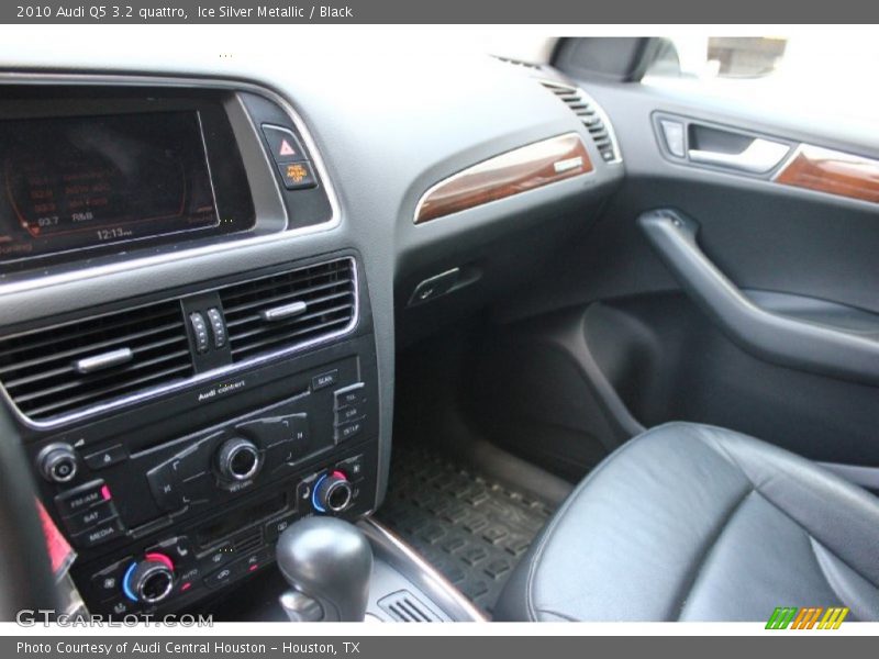 Ice Silver Metallic / Black 2010 Audi Q5 3.2 quattro