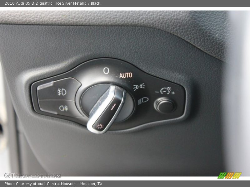 Ice Silver Metallic / Black 2010 Audi Q5 3.2 quattro