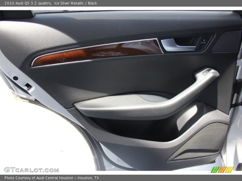 Ice Silver Metallic / Black 2010 Audi Q5 3.2 quattro