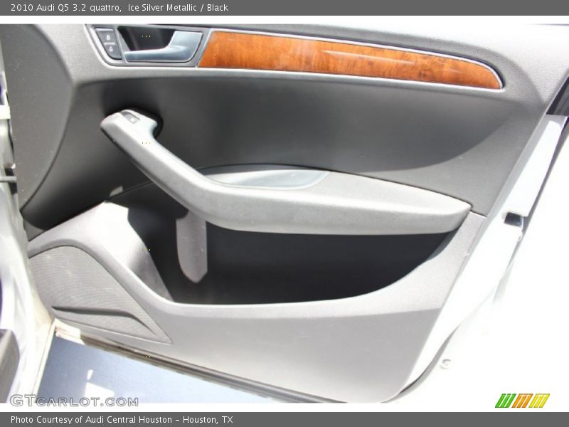 Ice Silver Metallic / Black 2010 Audi Q5 3.2 quattro