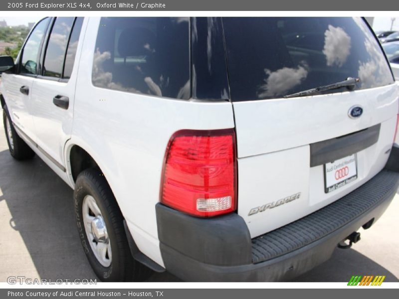 Oxford White / Graphite 2005 Ford Explorer XLS 4x4
