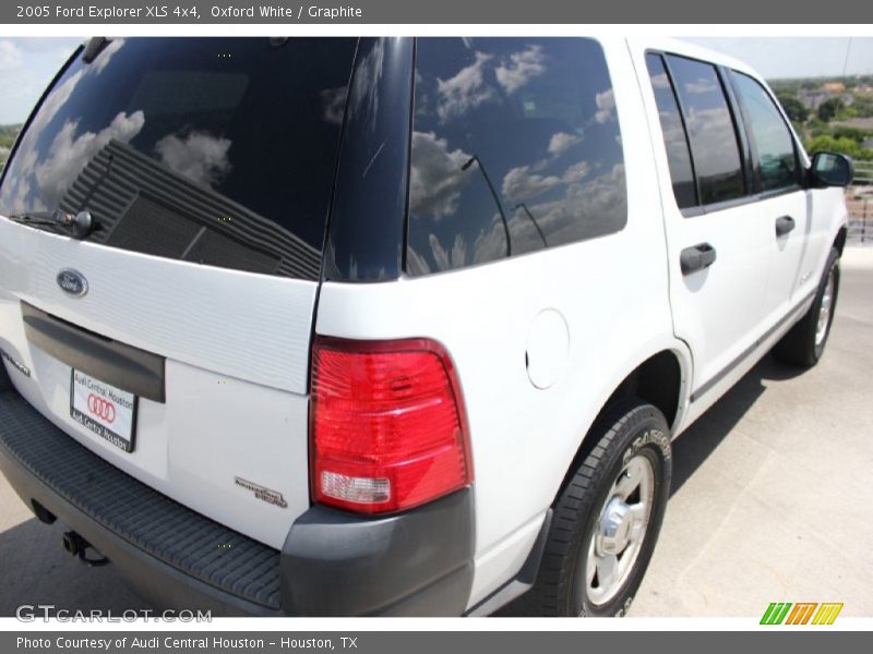 Oxford White / Graphite 2005 Ford Explorer XLS 4x4