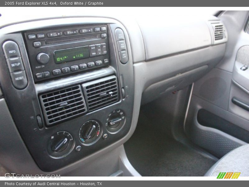 Oxford White / Graphite 2005 Ford Explorer XLS 4x4