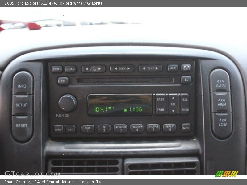 Oxford White / Graphite 2005 Ford Explorer XLS 4x4