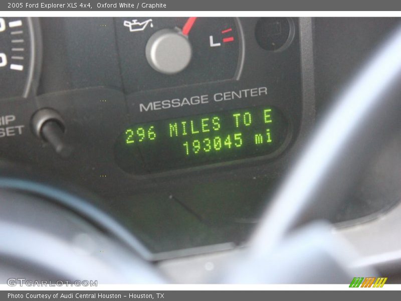 Oxford White / Graphite 2005 Ford Explorer XLS 4x4