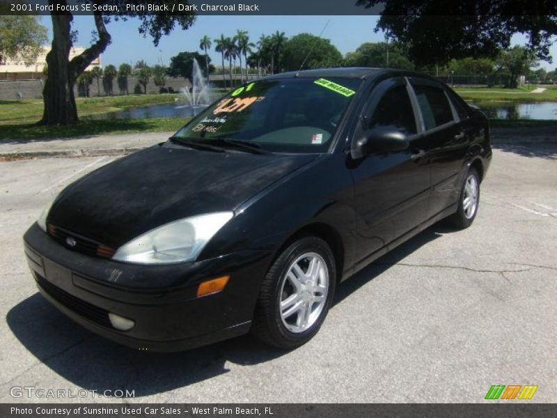 Front 3/4 View of 2001 Focus SE Sedan