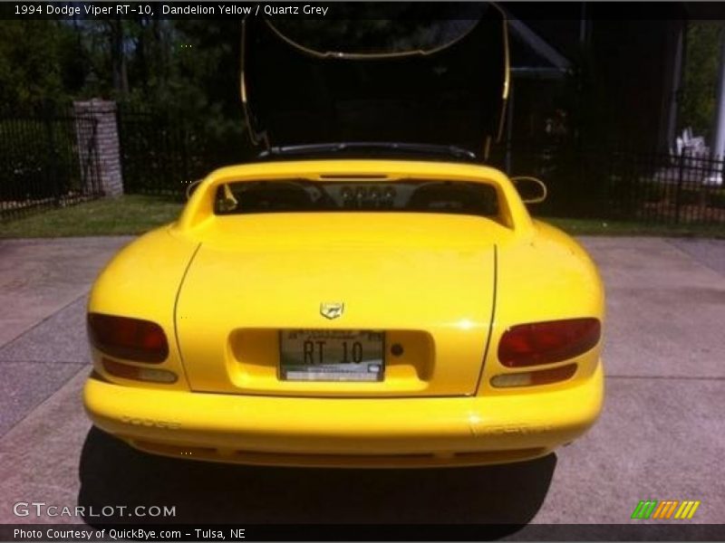 Dandelion Yellow / Quartz Grey 1994 Dodge Viper RT-10