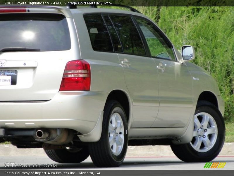 Vintage Gold Metallic / Ivory 2001 Toyota Highlander V6 4WD