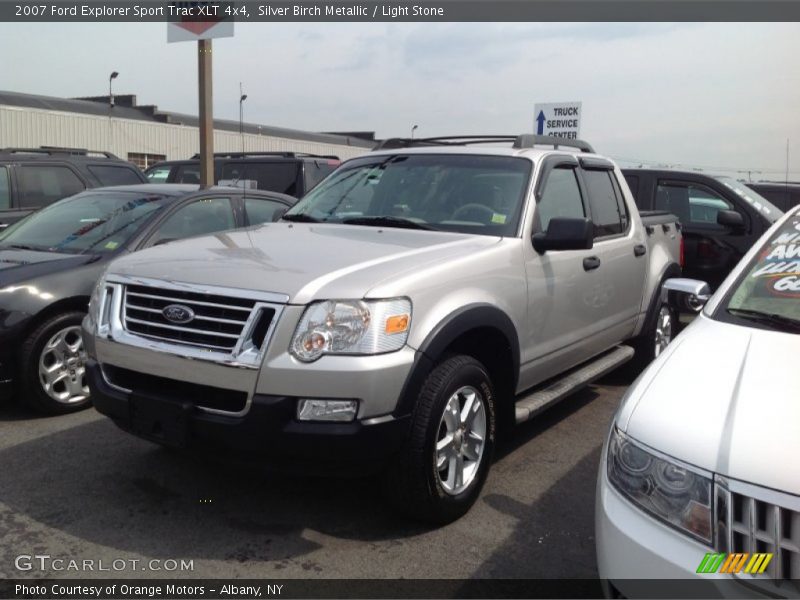 Front 3/4 View of 2007 Explorer Sport Trac XLT 4x4