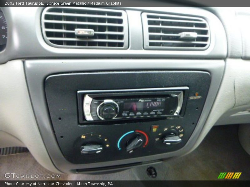 Spruce Green Metallic / Medium Graphite 2003 Ford Taurus SE