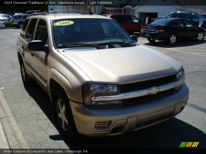 Sandstone Metallic / Light Cashmere 2004 Chevrolet TrailBlazer LS 4x4