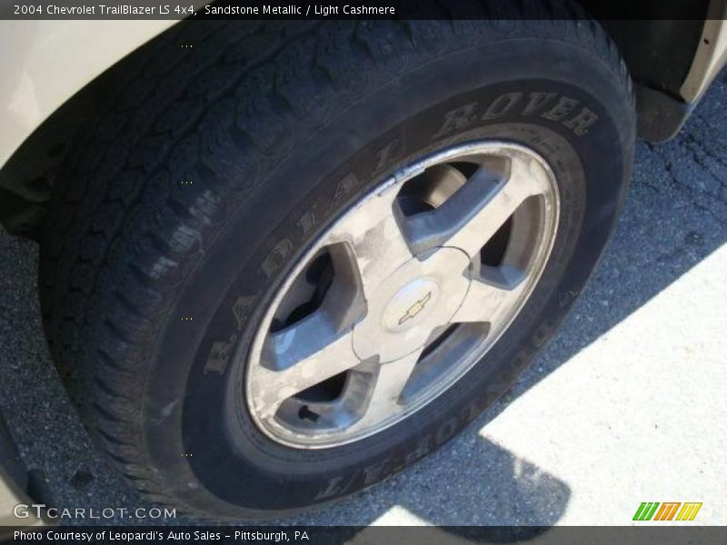 Sandstone Metallic / Light Cashmere 2004 Chevrolet TrailBlazer LS 4x4