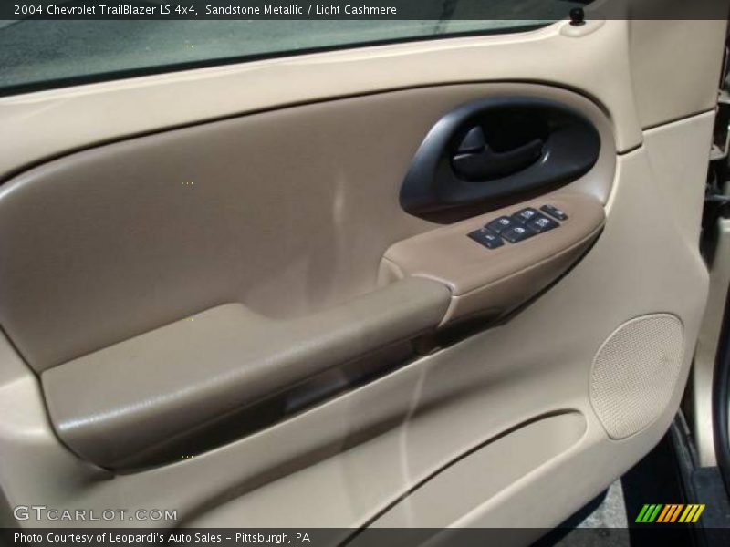 Sandstone Metallic / Light Cashmere 2004 Chevrolet TrailBlazer LS 4x4