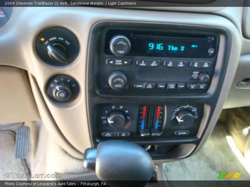 Sandstone Metallic / Light Cashmere 2004 Chevrolet TrailBlazer LS 4x4