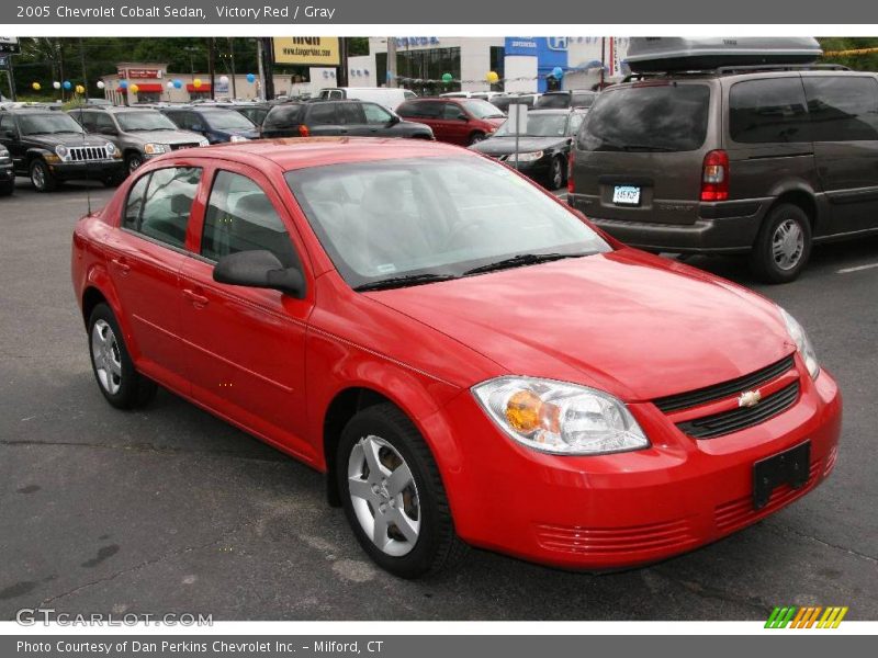 Victory Red / Gray 2005 Chevrolet Cobalt Sedan