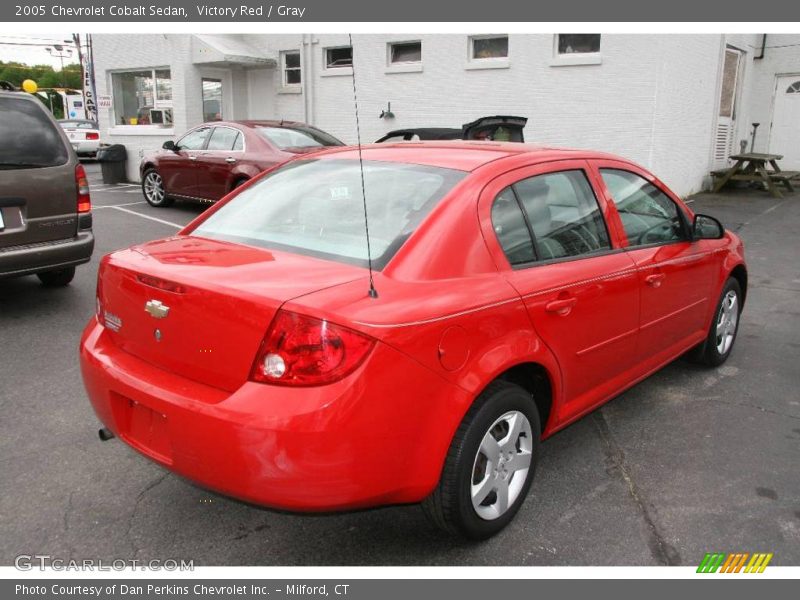 Victory Red / Gray 2005 Chevrolet Cobalt Sedan