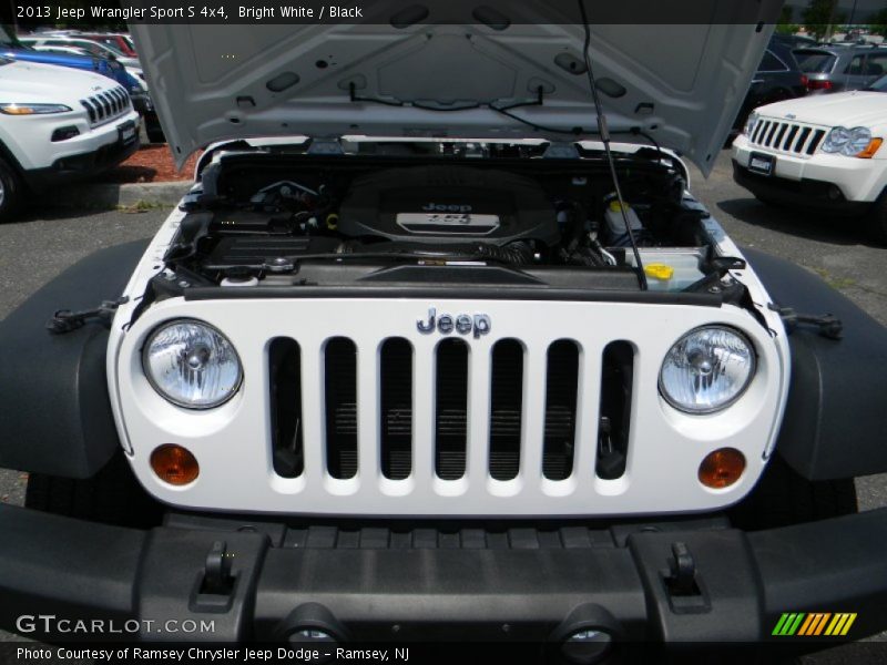 Bright White / Black 2013 Jeep Wrangler Sport S 4x4