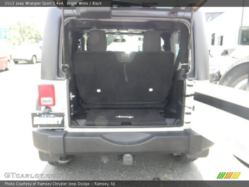 Bright White / Black 2013 Jeep Wrangler Sport S 4x4