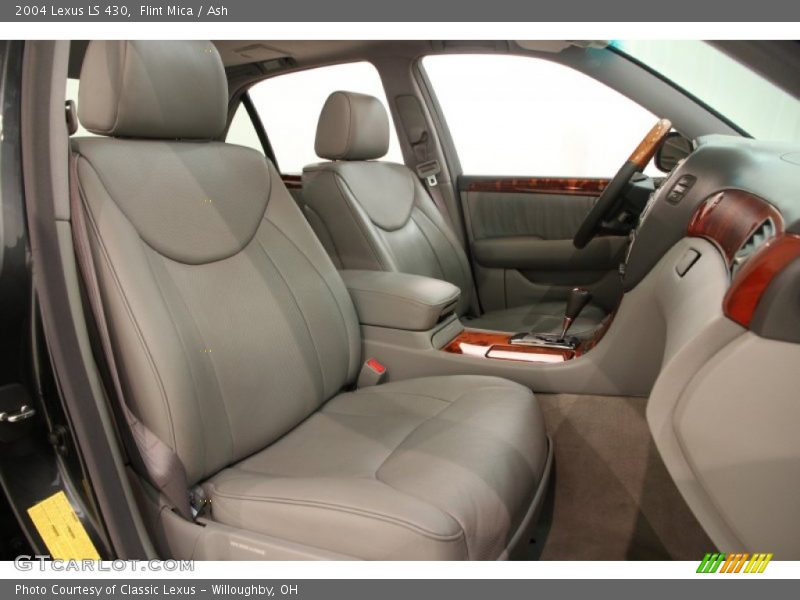 Front Seat of 2004 LS 430