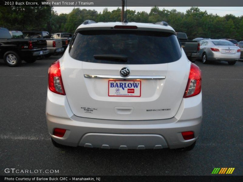 White Pearl Tricoat / Titanium 2013 Buick Encore