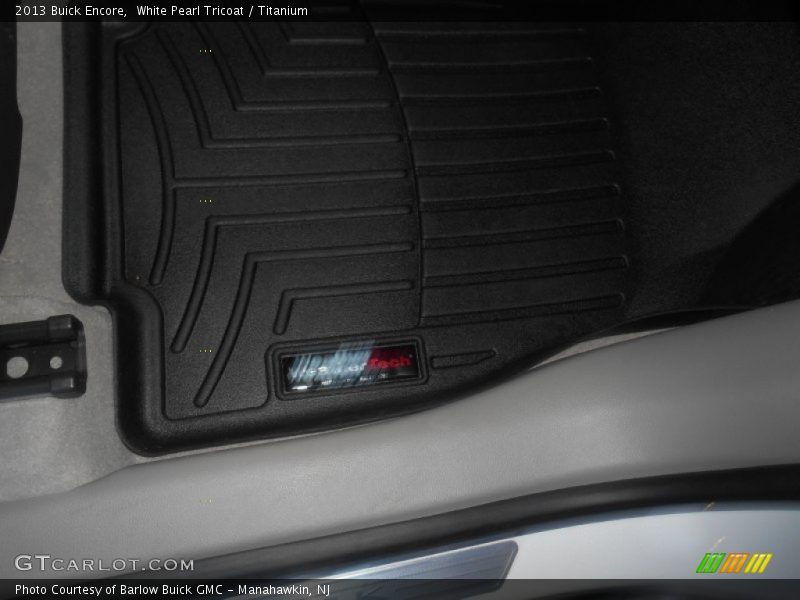 White Pearl Tricoat / Titanium 2013 Buick Encore