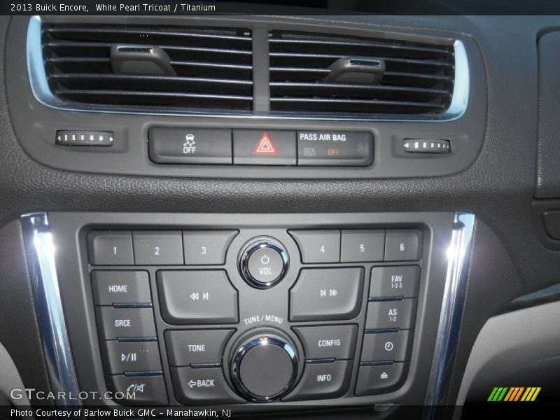 White Pearl Tricoat / Titanium 2013 Buick Encore