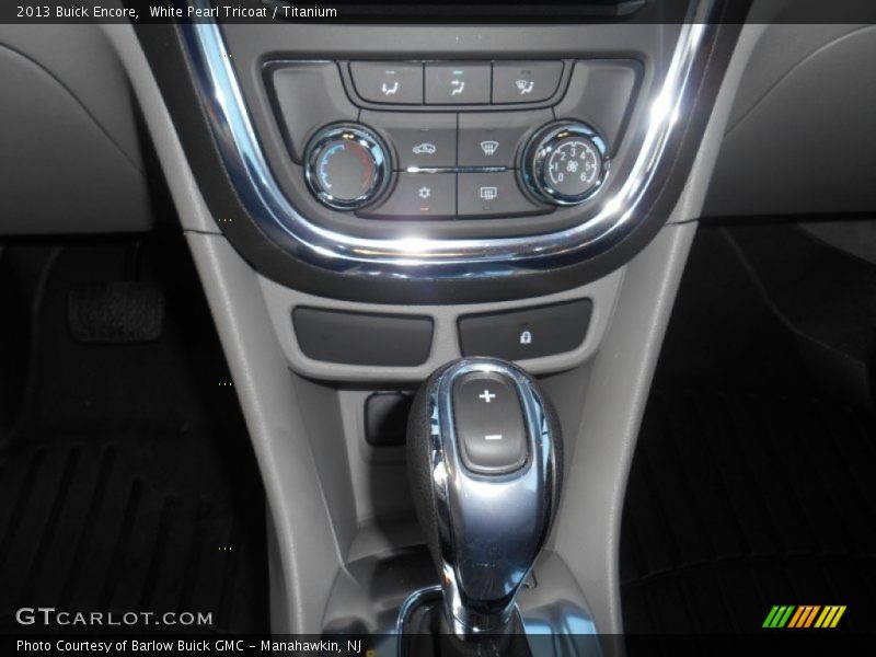 White Pearl Tricoat / Titanium 2013 Buick Encore