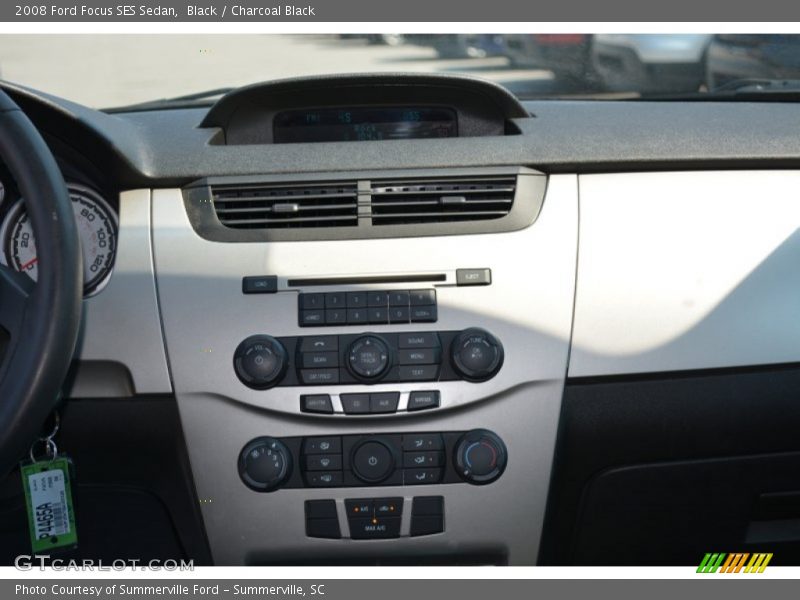 Black / Charcoal Black 2008 Ford Focus SES Sedan
