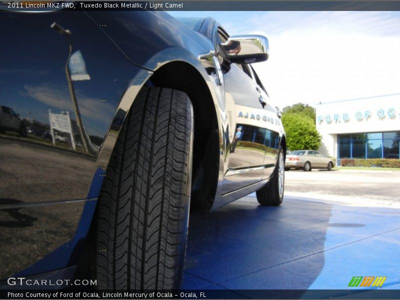 Tuxedo Black Metallic / Light Camel 2011 Lincoln MKZ FWD
