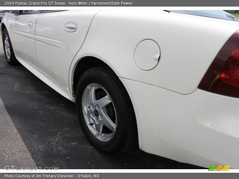 Ivory White / Parchment/Dark Pewter 2004 Pontiac Grand Prix GT Sedan