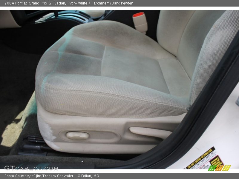 Ivory White / Parchment/Dark Pewter 2004 Pontiac Grand Prix GT Sedan