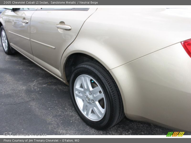 Sandstone Metallic / Neutral Beige 2005 Chevrolet Cobalt LS Sedan
