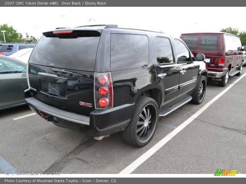 Onyx Black / Ebony Black 2007 GMC Yukon Denali AWD