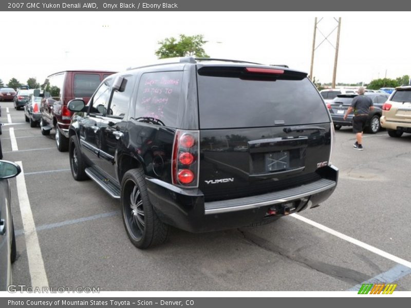 Onyx Black / Ebony Black 2007 GMC Yukon Denali AWD
