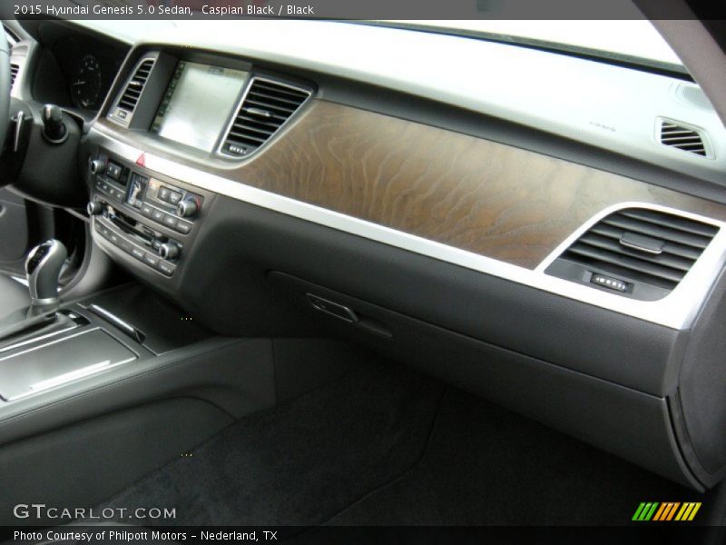 Dashboard of 2015 Genesis 5.0 Sedan