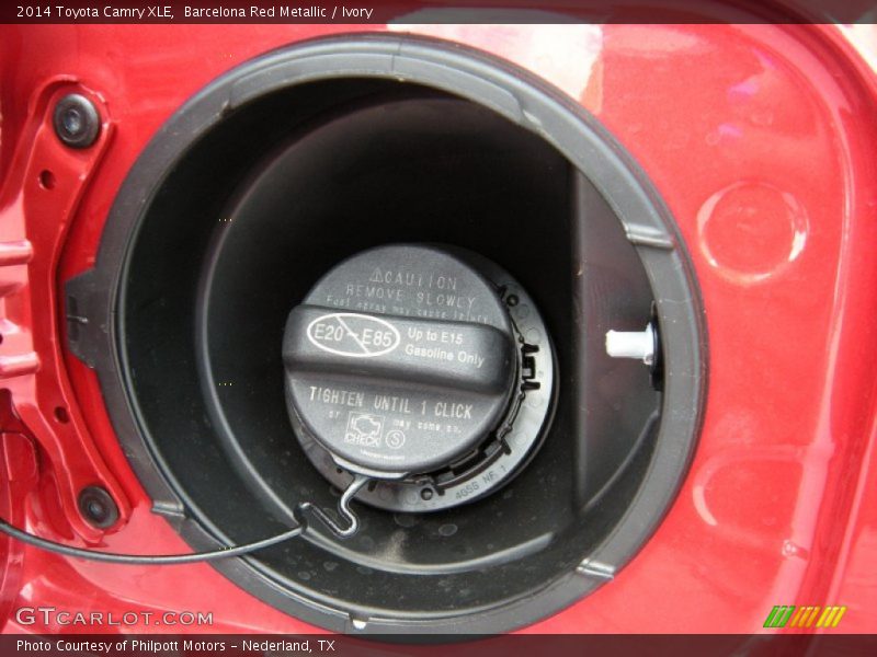 Barcelona Red Metallic / Ivory 2014 Toyota Camry XLE