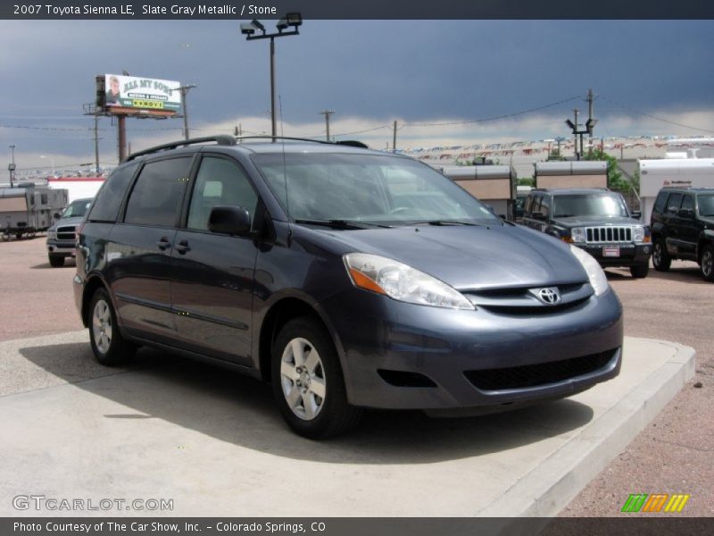 Front 3/4 View of 2007 Sienna LE