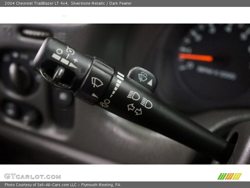 Silverstone Metallic / Dark Pewter 2004 Chevrolet TrailBlazer LT 4x4