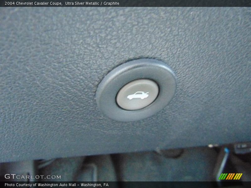 Ultra Silver Metallic / Graphite 2004 Chevrolet Cavalier Coupe