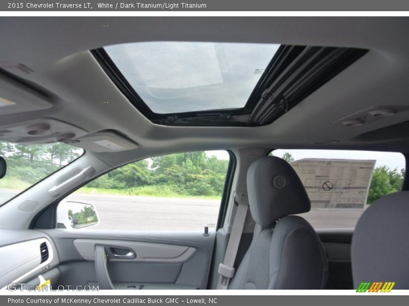 White / Dark Titanium/Light Titanium 2015 Chevrolet Traverse LT