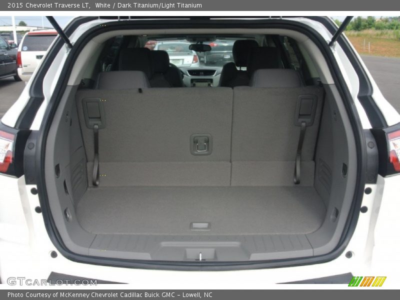 White / Dark Titanium/Light Titanium 2015 Chevrolet Traverse LT
